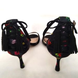 Betsy Johnson WMNs size 9 Ressy Black Heels/Floral Detail / Brand New